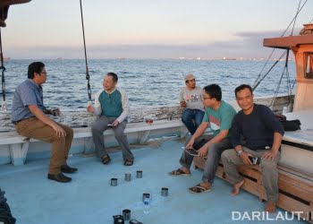 Menjajal Pinisi ke Pulau Samalona