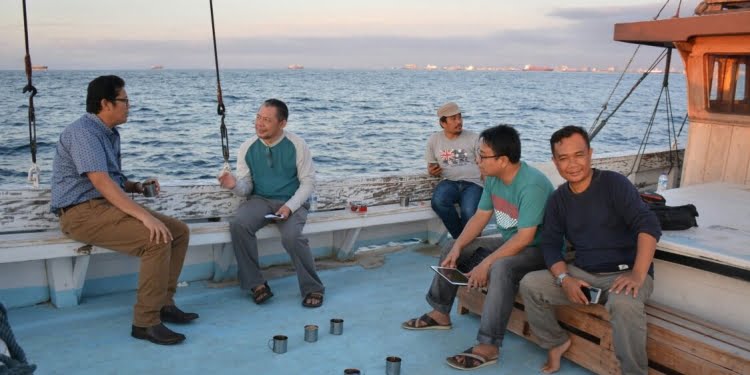 Menjajal Pinisi ke Pulau Samalona