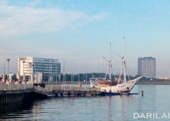 Kapal Pinisi yang berlabuh didekat pantai Losari, Makassar, Senin 18 Juni 2018. Kapal layar ini telah menjadi ikon dunia, setelah dikukuhkan Unesco (sebuah organisasi Pendidikan, Keilmuan dan Kebudayaan Perserikatan Bangsa-Bangsa, PBB) sebagai Warisan Budaya Tak Benda asal Indonesia, pada Desember 2017. FOTO/VM