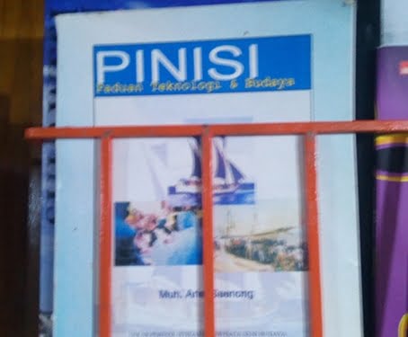 Pustaka di Kapal Layar Pinisi