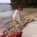 Wisatawan Mancanegara Bersihkan Sampah Plastik di Togean