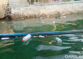 Sampah Plastik di Pulau Ponelo