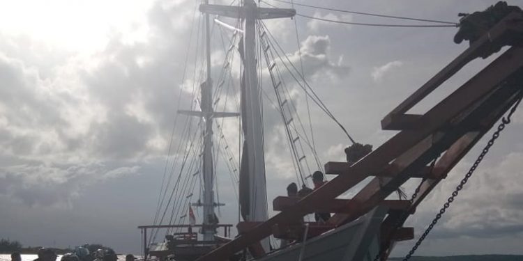 Pelahuhan jembatan batu Baubau