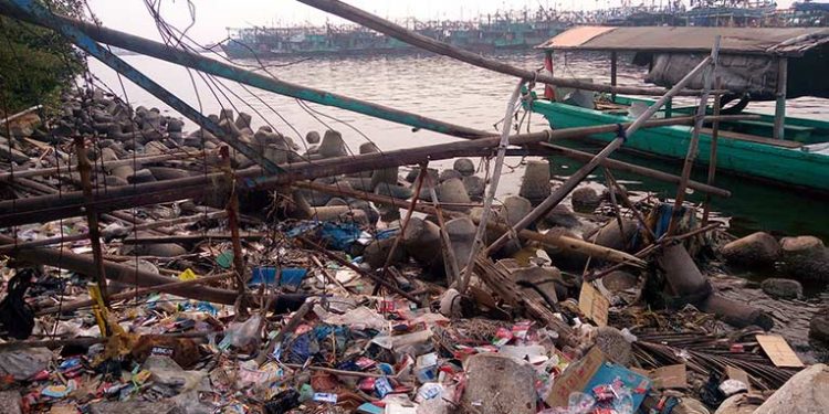 Sampah plastik