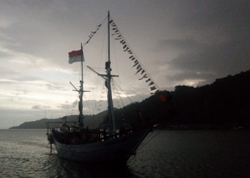 Kapal pinisi di Gorontalo