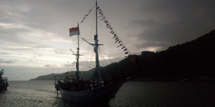 Kapal pinisi di Gorontalo