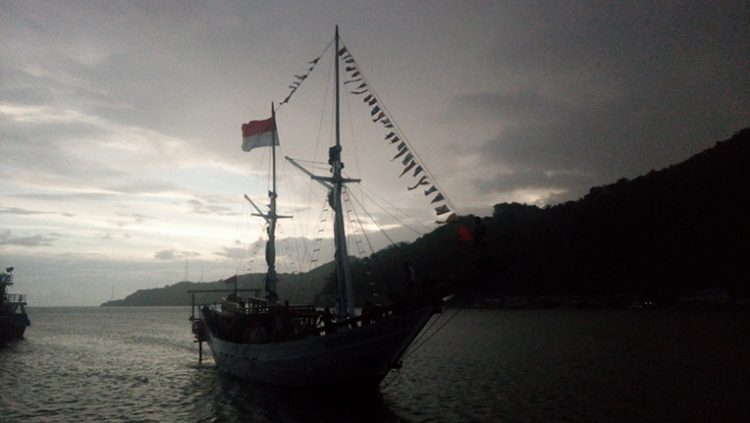 Kapal pinisi di Gorontalo