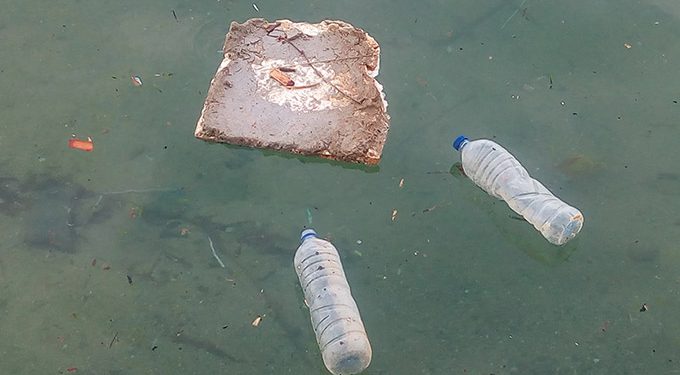 sampah plastik