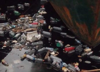 Sampah plastik di laut. FOTO: DARILAUT.ID