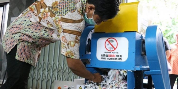 Pencacah sampah plastik