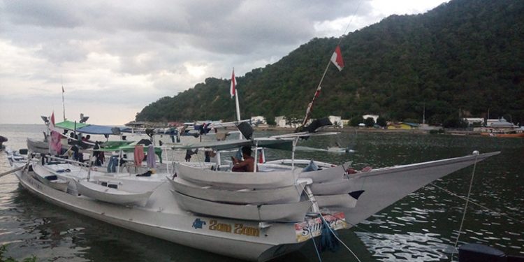 kapal ikan nelayan kecil