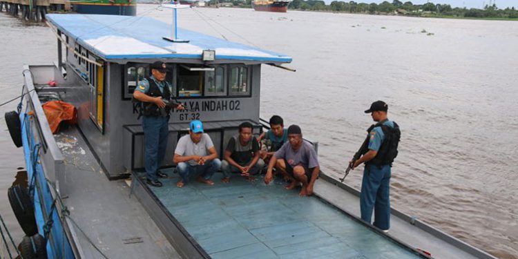 Berlayar Tanpa Dokumen, Kapal Alam Raya Indah Ditangkap TNI Angkatan Laut