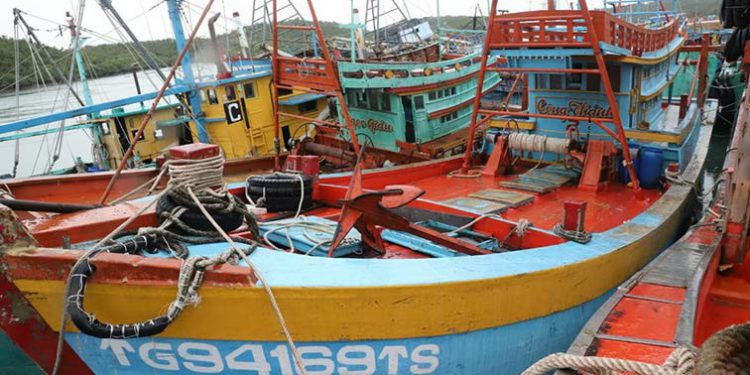 kapal ikan asing di Batam