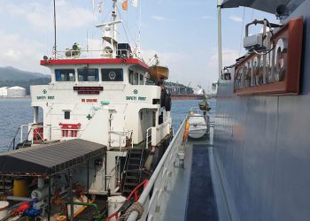 TNI Angkatan Laut Tangkap Kapal Pengangkut BBM Ilegal