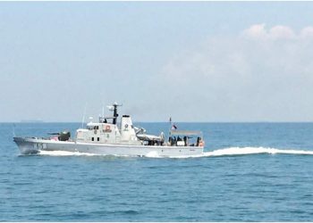 Tanda Selar Tidak Sesuai, KRI Silea-858 Tangkap Kapal Tongkang