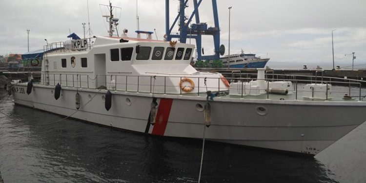 Kapal Penyeberangan Permata Lestari V Kandas di Sofifi