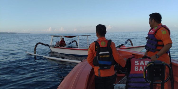 Bermain Paddle Board, Warga Amerika Hilang di Bali