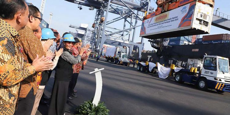 Menteri Susi Melepas Ekspor Ikan 8,9 Ribu Ton