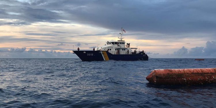 Kapal Pengawas Perikanan Tertibkan 6 Rumpon Filipina di Laut Sulawesi