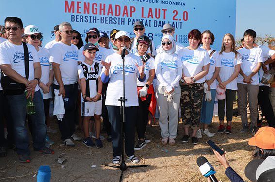 108 Titik Bersihkan Pantai di Indonesia