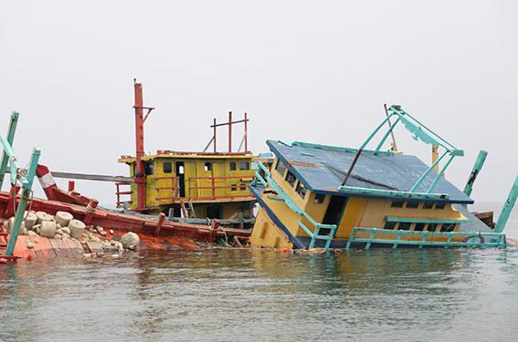 Sejumlah Kapal Ikan Ilegal Dimusnahkan Bersamaan