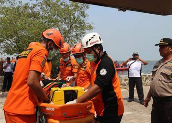 Basarnas Jakarta menggelar latihan operasi pencarian dan pertolongan, di Teluk Jakarta dan Kepulauan Seribu, Kamis (24/10). FOTO: BASARNAS JAKARTA