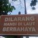 Wisatawan, Perhatikan Papan Peringatan di Pinggir Pantai