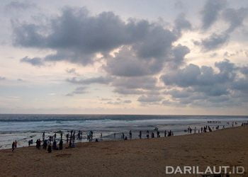 Menikmati Libur Tahun Baru di Pantai Sepanjang, Gunung Kidul, Yogyakarta