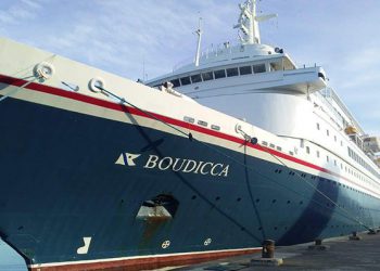 Kapal Mewah MV Boudicca Tiba di Ambon