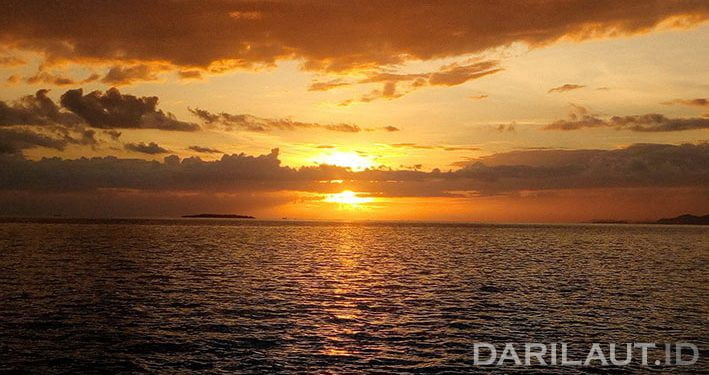 Foto: Melepas Senja di Teluk Tomini