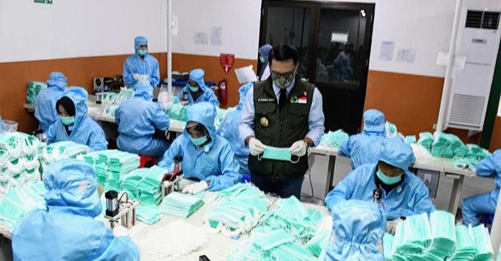 Jawa Barat Bikin Jutaan Masker Bedah Standar WHO