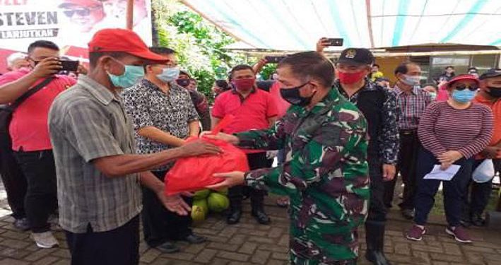 Forkopimda Sulawesi Utara Serahkan Bantuan Sembako di Pulau-pulau Kecil