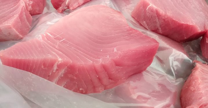 Ekspor Tuna Terhenti, Nelayan Keliling Kota Sorong Pasarkan Hasil Tangkapannya