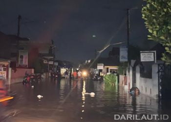 Banjir melanda sejumlah kelurahan di Kota Gorontalo Jumat (3/7) malam. FOTO: DARILAUT.ID