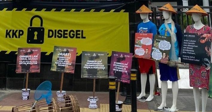 Koalisi Rakyat Segel Kantor KKP