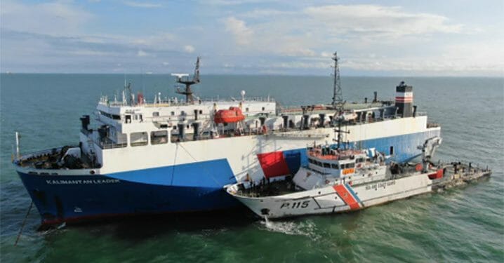 Mengapung di Tengah Laut, 8 Awak Kapal Ikan Mitra XXI Berhasil Dievakuasi