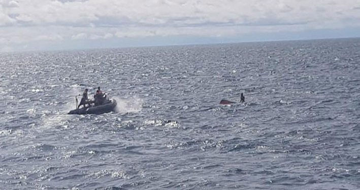 KRI Albakora-867 Temukan Nelayan Sorong Terapung-apung di Laut