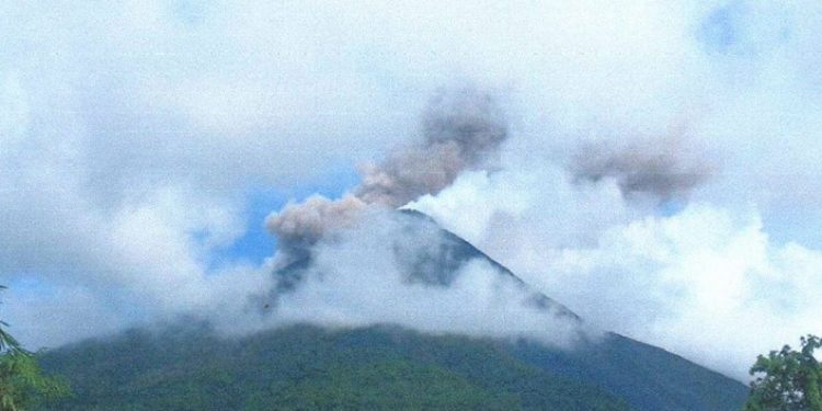 Warga Pulau Siau Evakuasi Mandiri Bila Terjadi Erupsi Gunung Karangetang