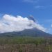 Gunung api Ili Lewotolok di Kabupaten Lembata, Provinsi Nusa Tenggara mengalami erupsi pada Minggu (29/11). FOTO: PVMBG/BNPB