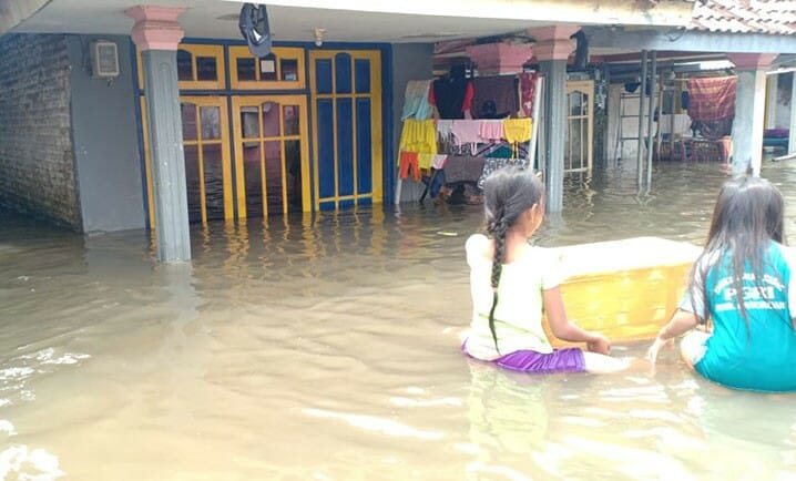 Banjir akibat hujan lebat yang terjadi pada Minggu (1/11) di Kabupaten Pasuruan, Jawa Timur. FOTO: BPBD Kabupaten Pasuruan/BNPB