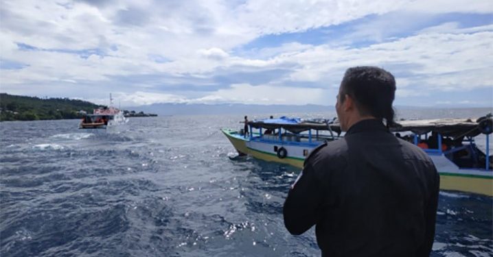 Perahu Motor Mati Mesin di Perairan Tidore