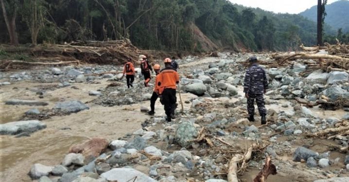 Tim SAR Evakuasi 138 Jenazah Korban Banjir di NTT, 49 Dalam Pencarian
