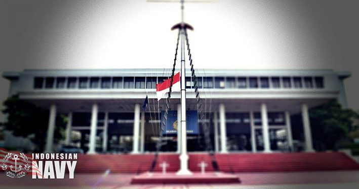 TNI Angkatan Laut Kibarkan Bendera Setengah Tiang