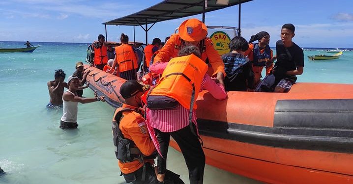 Kapal Karya Indah Terbakar, Ratusan penumpang Dievakuasi ke Pulau Sanana