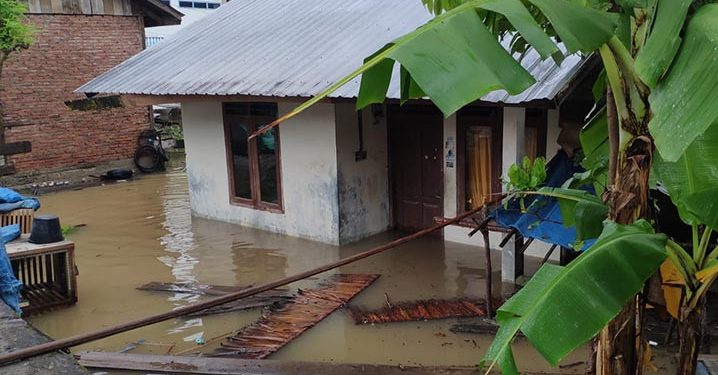 Angin Kencang, Tanah Longsor dan Banjir Melanda Sejumlah Daerah