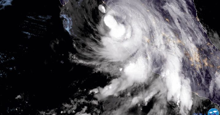 Hujan dan Angin Kencang, Badai Nora Mendarat di Meksiko