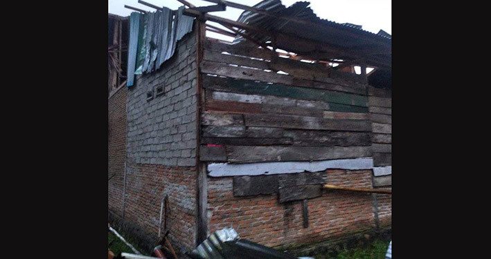 Angin Puting Beliung Merusak 17 Rumah di Mamuju