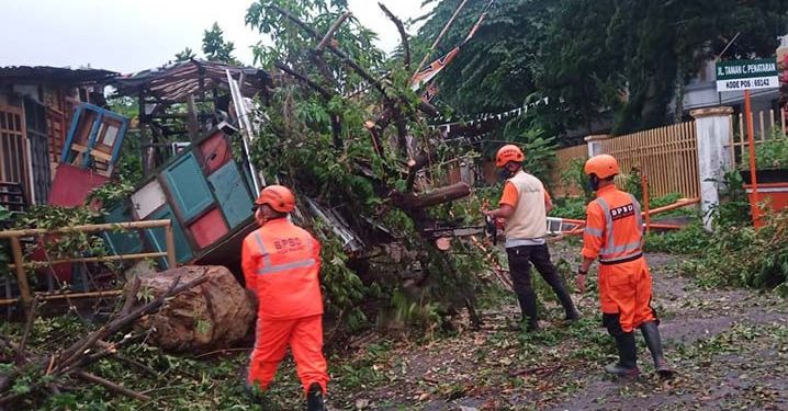 Angin Kencang Merusak Candi, Fasilitas Umum dan Rumah