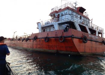Kapal Wijaya Kusuma Kandas di Perairan Karang