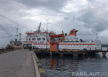 KM Sabuk Nusantara 59 sandar di Pelabuhan Banggai, Kabupaten Banggai Laut. FOTO: DARILAUT.ID